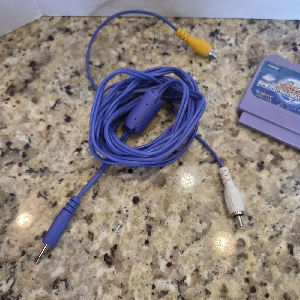 V.smile VTech Handheld To TV Adaptor Cable Audio Visual Cord W/ Zayzoo Game